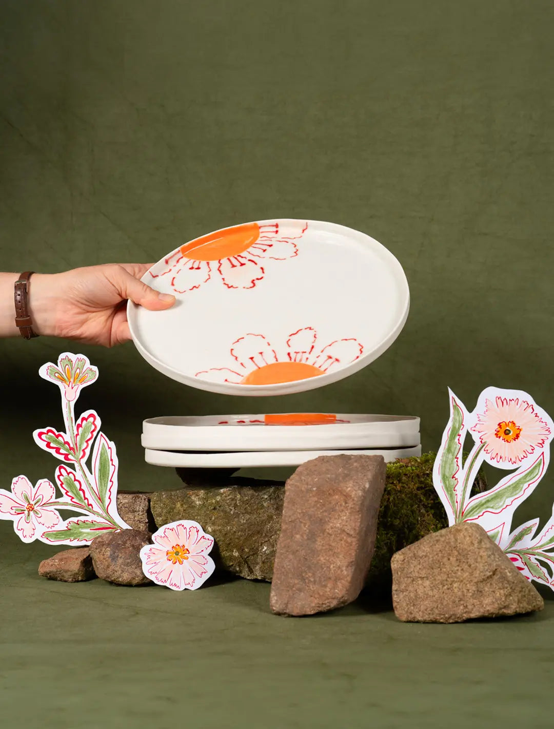 Grande assiette en porcelaine artisanale fabriquée en France, motif fleurs des champs colorées