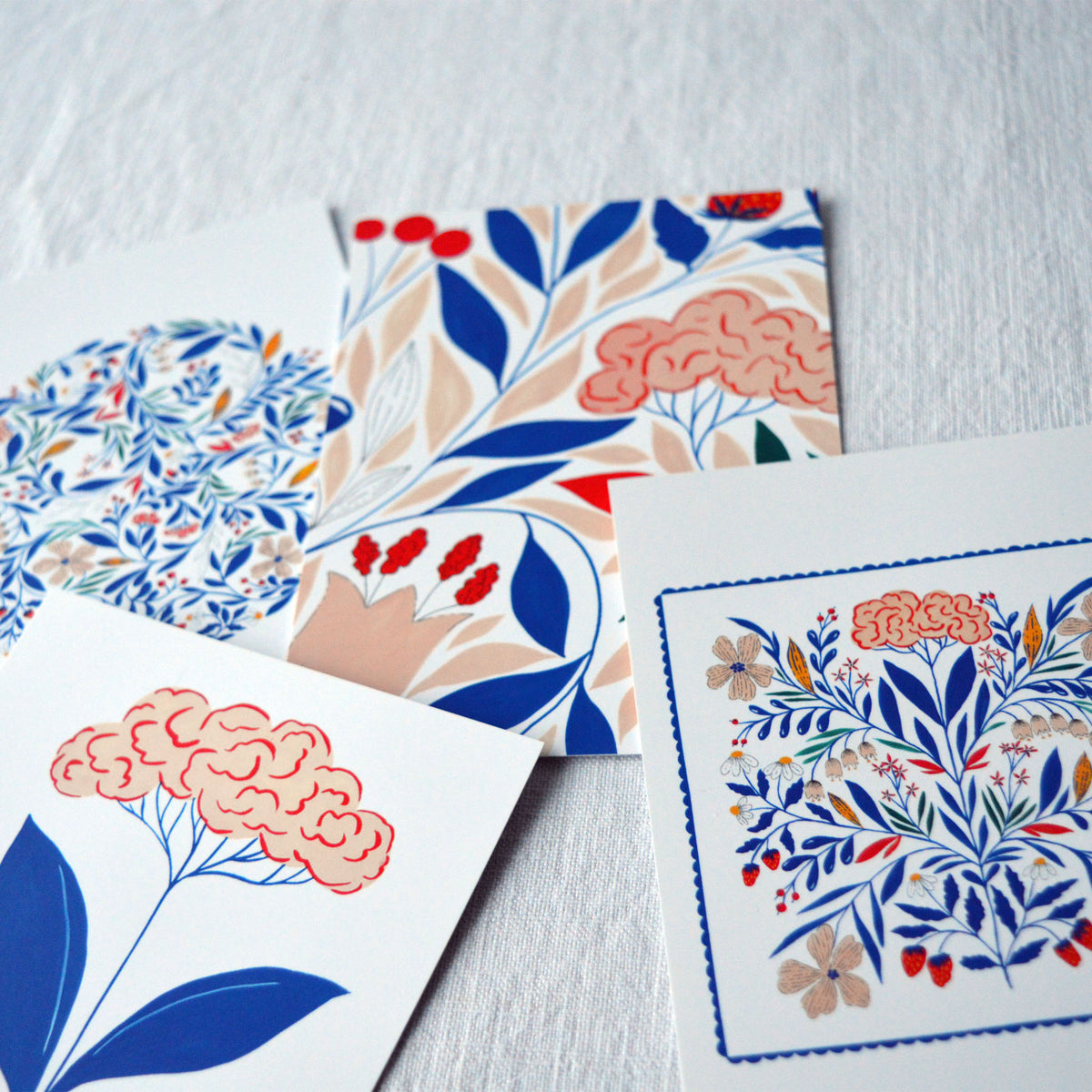 Lot de 4 cartes postales motifs Primavera imprimées en France, sur fond blanc