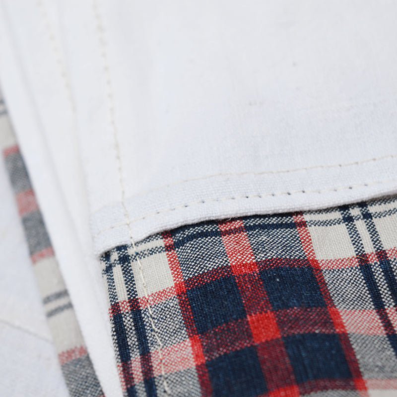 Nappe en kelsch bleu et rouge, et en lin anciens, fabriquée en France en Alsace.