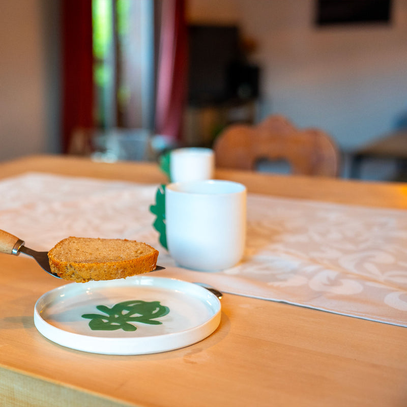 Assiette à dessert et tasses en porcelaine fabriquées en France artisanalement