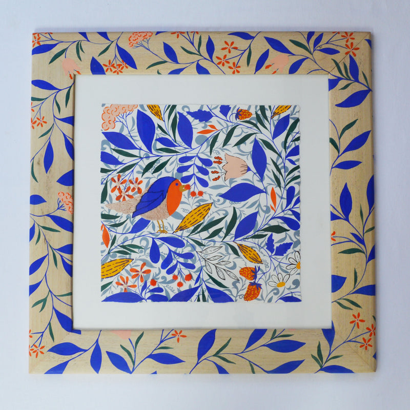 Peinture brodée à la main, aux motifs fleuris et aux couleurs vives. Cadre en bois peint à la main, motif floral.