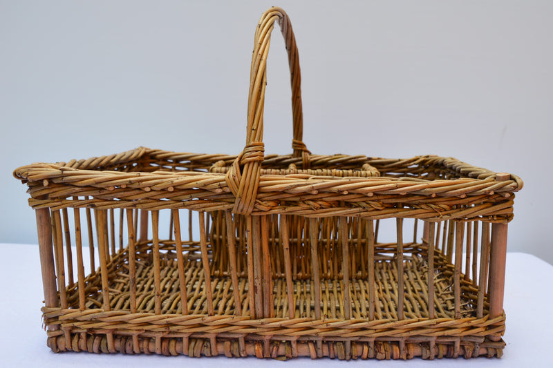 Panier en osier artisanal, fabriqué en France en Alsace par une vannière, panier à casiers