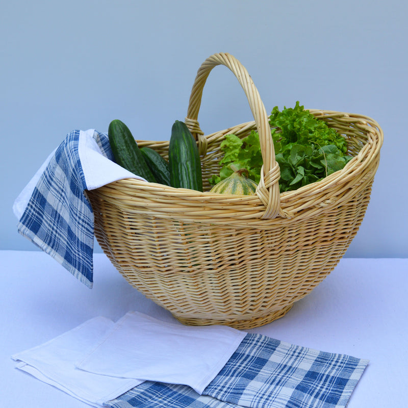 Panier à légumes, en osier, grand et large, fabriqué artisanalement en France, serviettes kelsch et lin