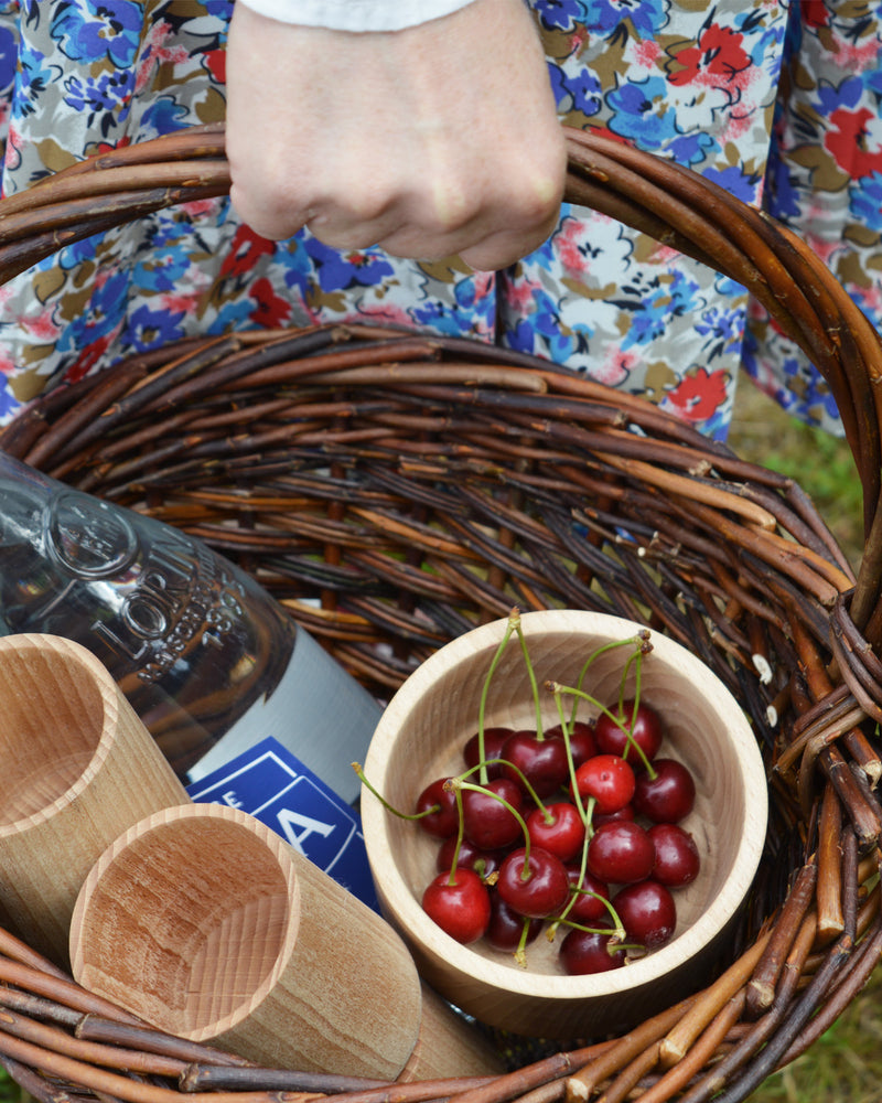 Panier rond en osier, fabriqué en France artisanalement, en Alsace. Pique-nique, vaisselle en bois.
