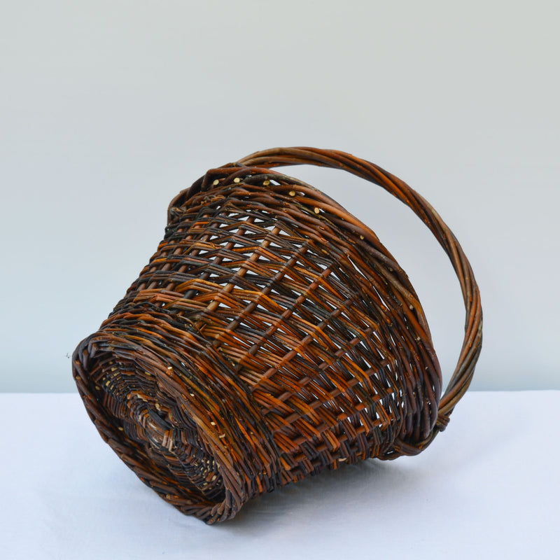 Panier rond en osier, fabriqué en France artisanalement, en Alsace. 