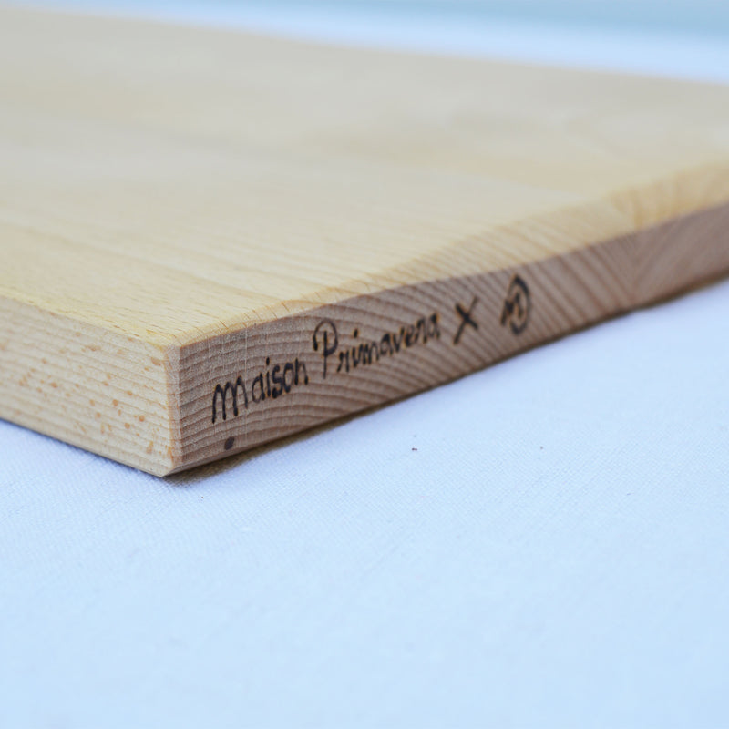 Zoom sur planche en bois, fabriquée en France en Alsace, artisanalement.