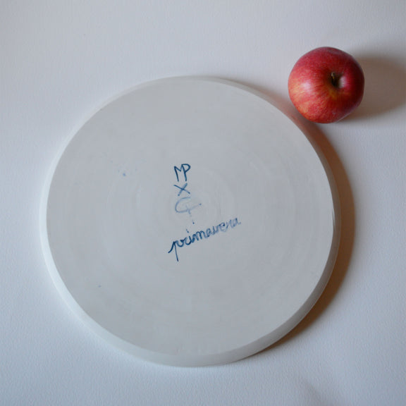 Plat moyen en porcelaine, fabriqué en France artisanalement, motif floral et coloré
