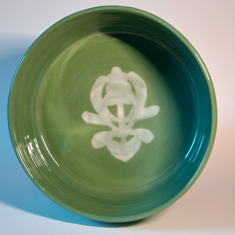 Saladier vert avec motif blanc arbre de vie, porcelaine tournée à la main en France