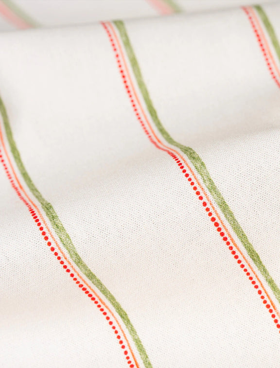 Serviette de table en coton et lin fabriquée en France avec un motif à rayures colorées
