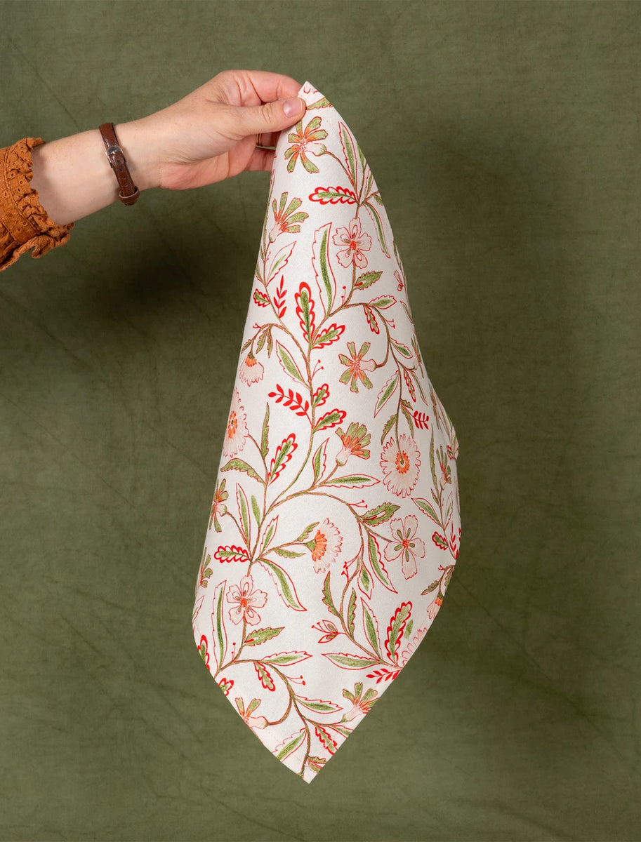 Serviette de table en coton et lin fabriquée en France avec un motif de fleurs des champs