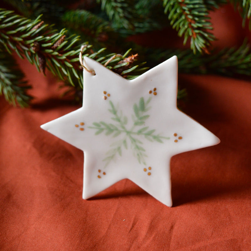 Décoration de Noël, suspension étoile en porcelaine avec motif de sapin, vert et doré, fabriquée en France