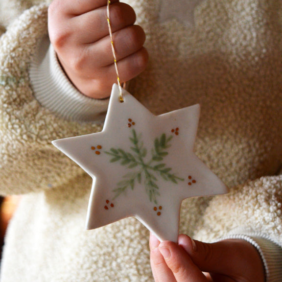 Décoration de Noël, suspension étoile en porcelaine avec motif de sapin, vert et doré, fabriquée en France