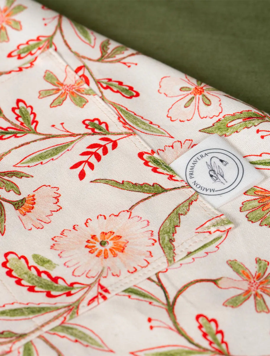Poche de tablier pour enfant avec motif floral inspiré des indiennes imprimé sur un tissu coton lin
