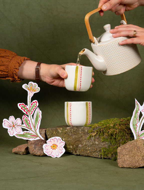 Tasses à café en porcelaine artisanale fabriquées en France, rayures vertes, roses et rouges