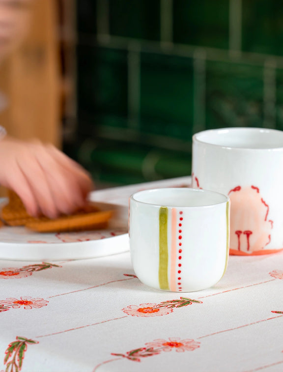 Tasse à café en porcelaine artisanale fabriquée en France, rayures vertes, roses et rouges
