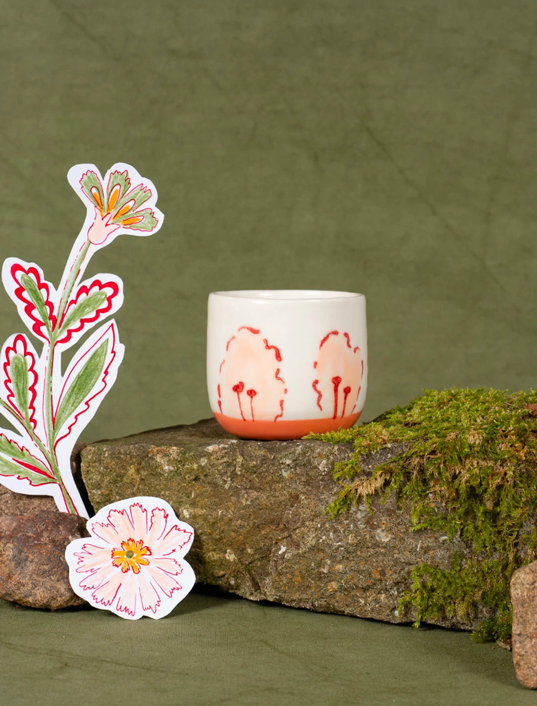 Tasse à café en porcelaine fabriquée en France, motif de pétales de fleur des champs