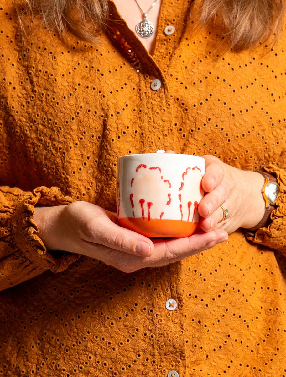 Tasse à café en porcelaine fabriquée en France, motif de pétales de fleur des champs