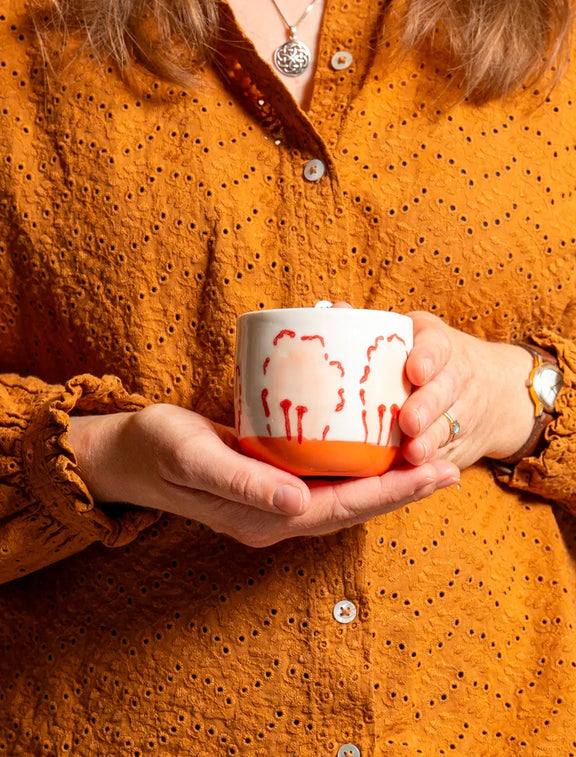 Tasse à café en porcelaine fabriquée en France, motif de pétales de fleur des champs