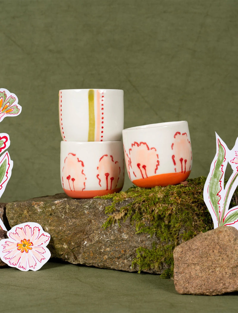 Tasses à café en porcelaine fabriquées en France, motif de pétales de fleur des champs et motif à rayures
