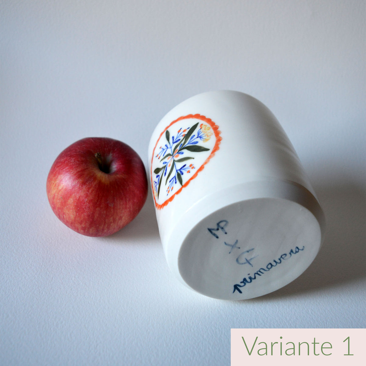 Tasse à thé en porcelaine, fabriquée en France artisanalement, motif floral et coloré