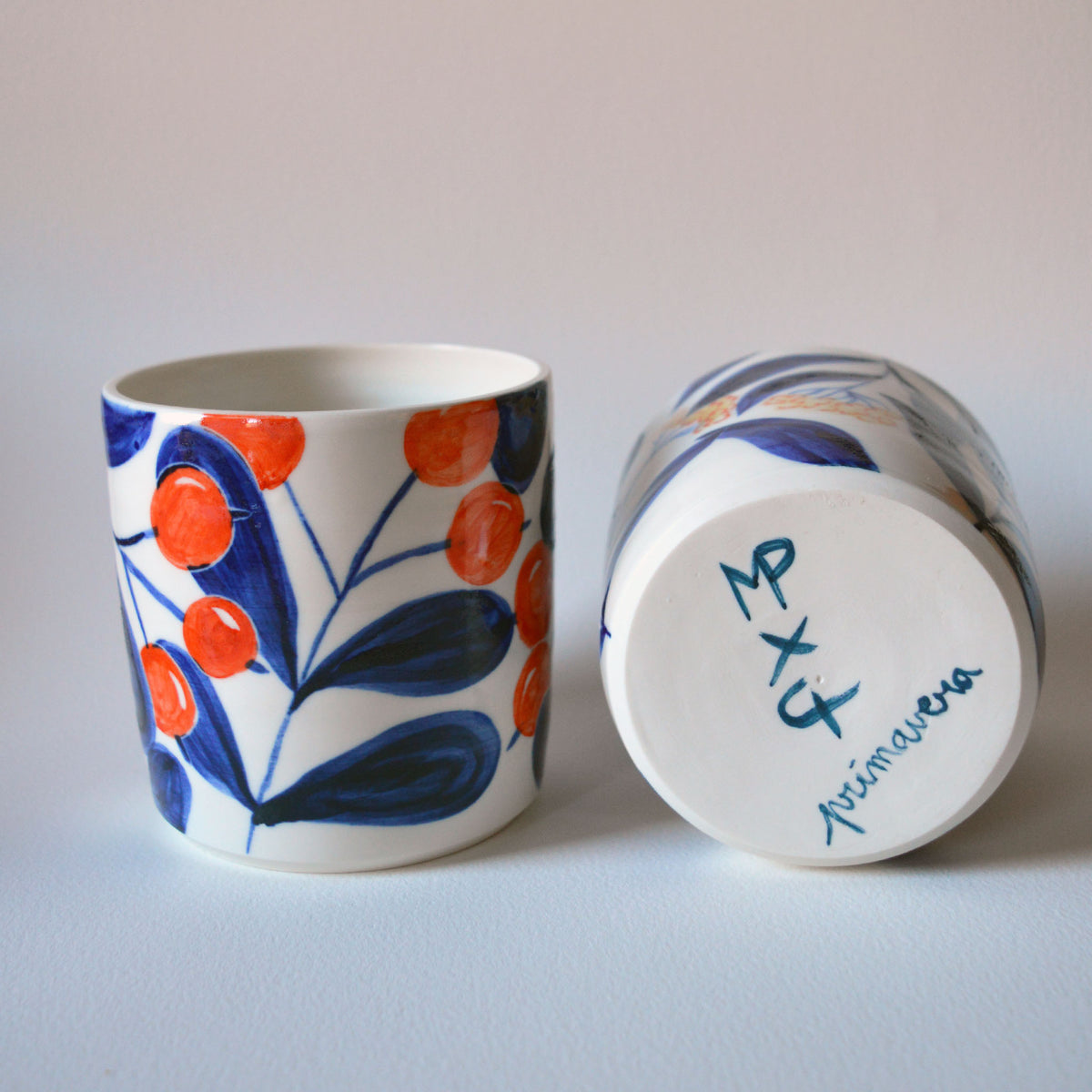 Tasse à thé en porcelaine, fabriquée en France artisanalement, motif floral et coloré