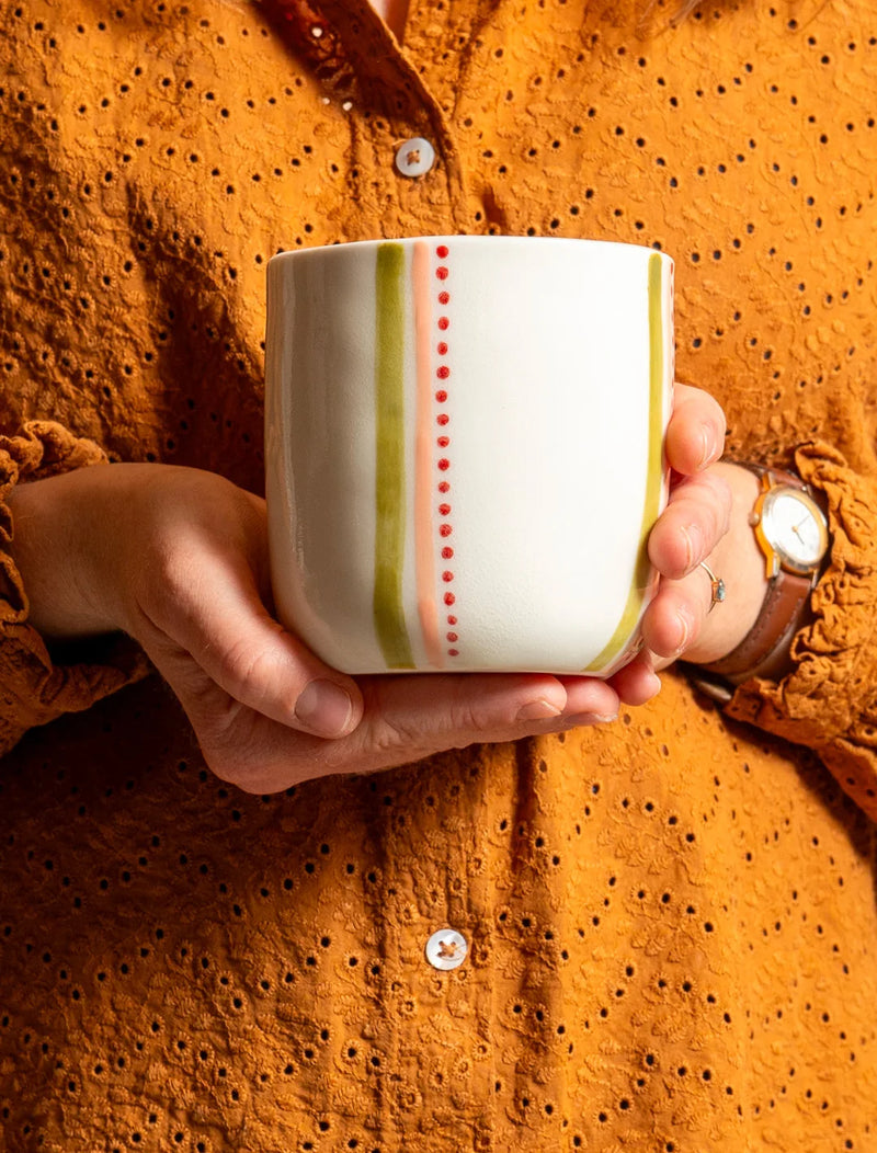 Tasse à thé en porcelaine artisanale fabriquée en France, motif rayures colorées