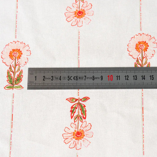 Tissu au mètre en coton et lin fabriqué en France, imprimé avec un motif de fleurs des champs et de rayures colorées