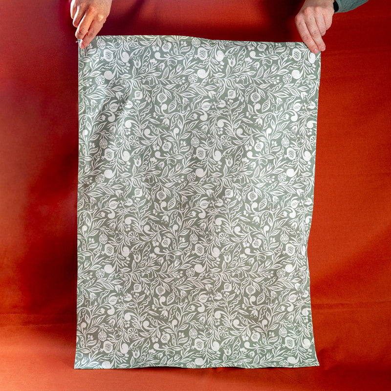 Torchon fabriqué en France, en coton et lin, motif floral, vert et blanc, polychrome Alsace