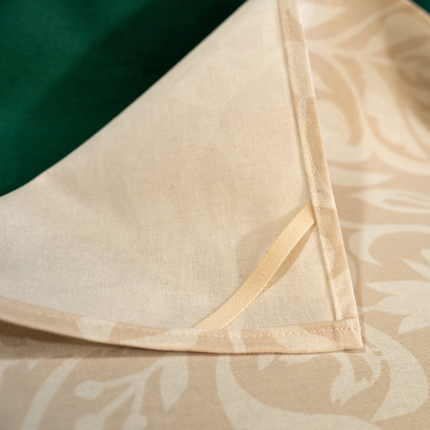 Torchon fabriqué en France, en coton et lin, motif floral, beige et blanc, arbre de vie alsacien