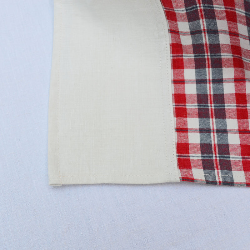 Torchon en kelsch rouge et bleu et en lin, fabriqué en France en Alsace.