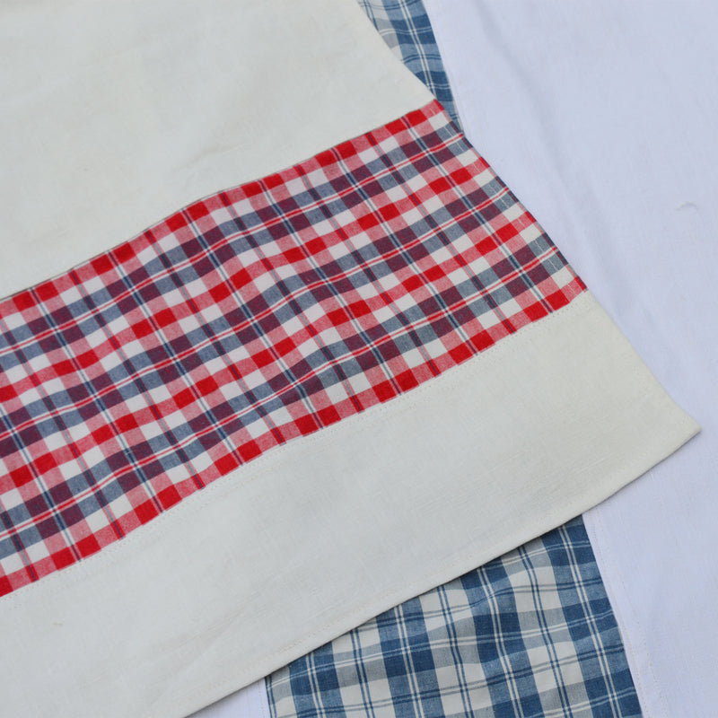 Torchon en kelsch rouge et bleu et en lin, fabriqué en France en Alsace. 