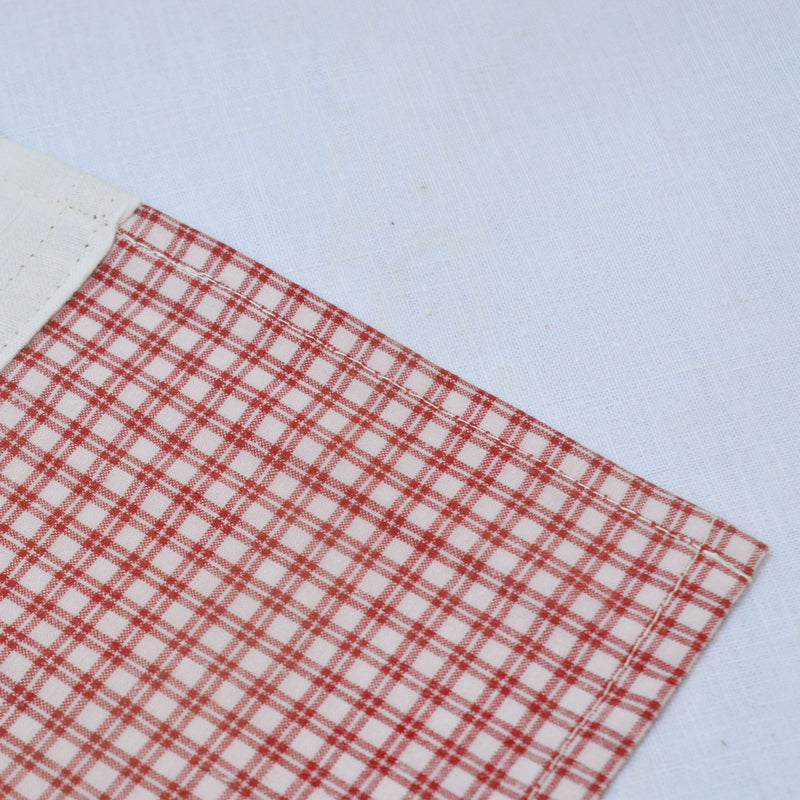 Torchon en kelsch rouge et en lin, tissus anciens, fabriqué en Alsace. 