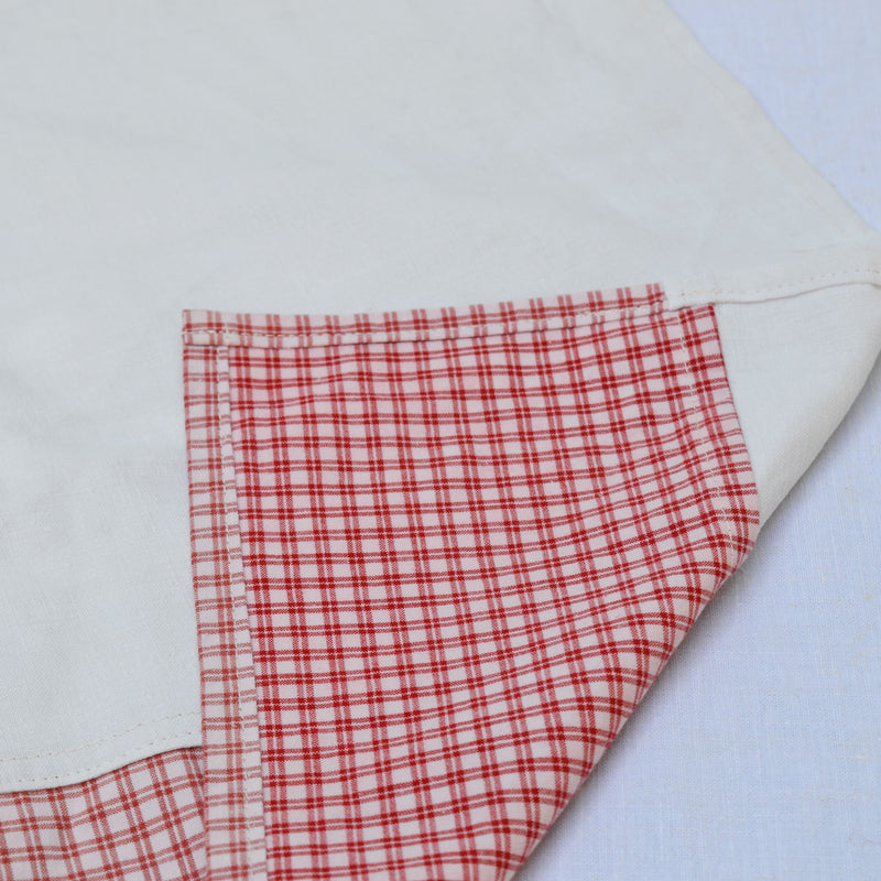 Torchon en kelsch rouge et en lin, tissus anciens, fabriqué en Alsace. 